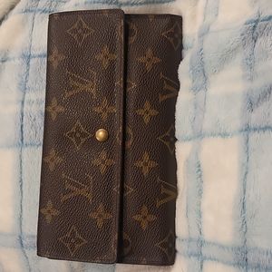 Louis-Vuitton Porte Tresor International wallet